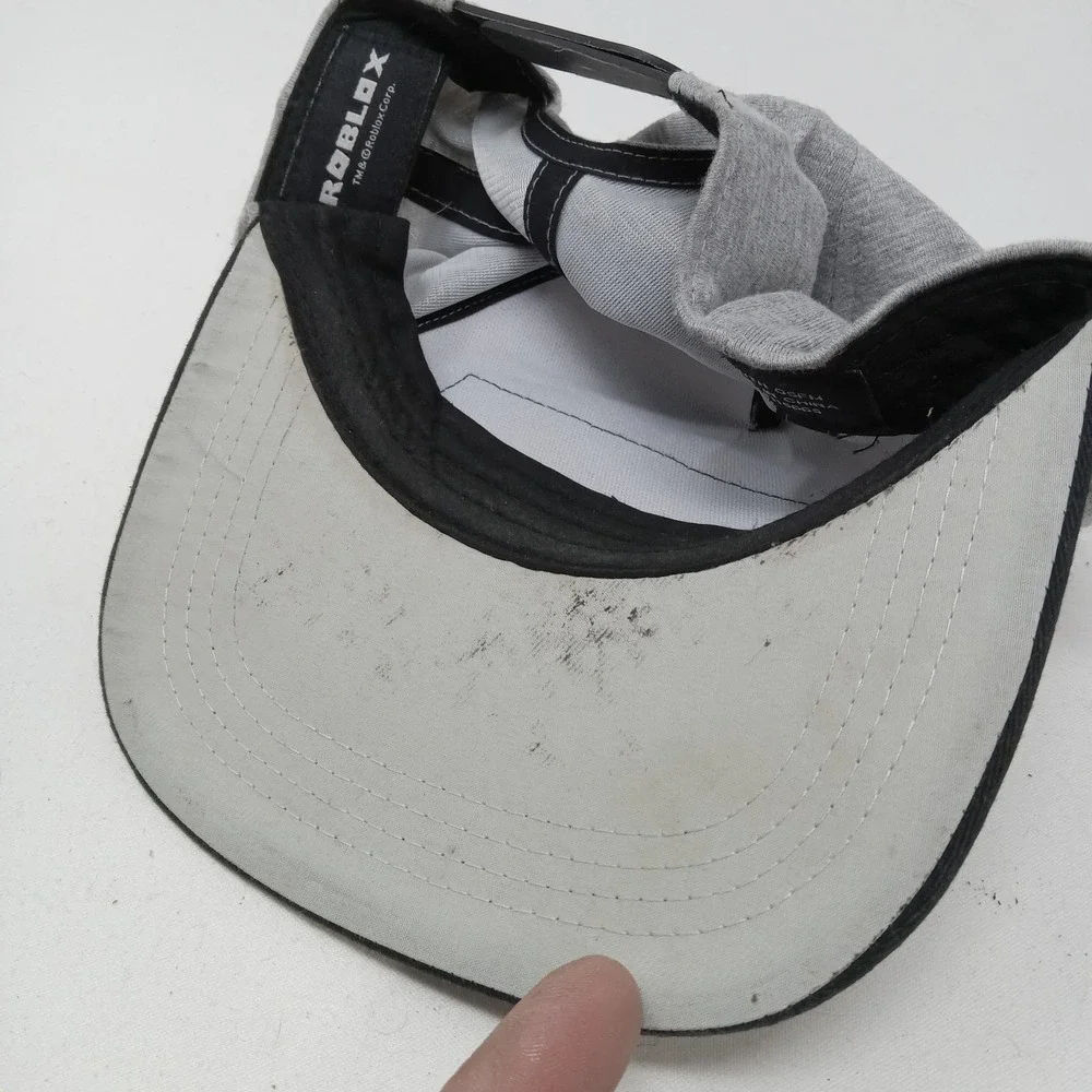 Roblox Hat Cap Snap Back Youth One‎ Size Gray Black Logo Graphic Gamer Gaming